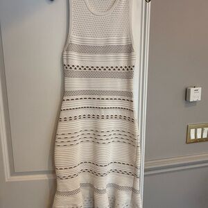 Elegant White Sleeveless Dress